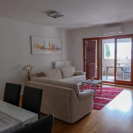 Apartment Summertime