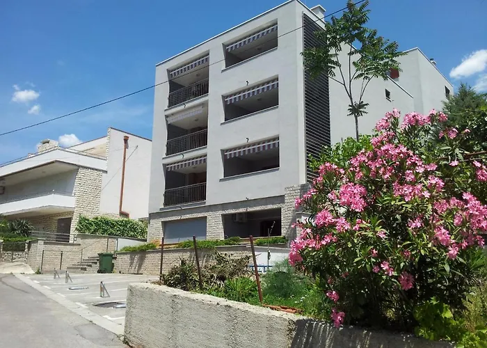 Apartment Summertime